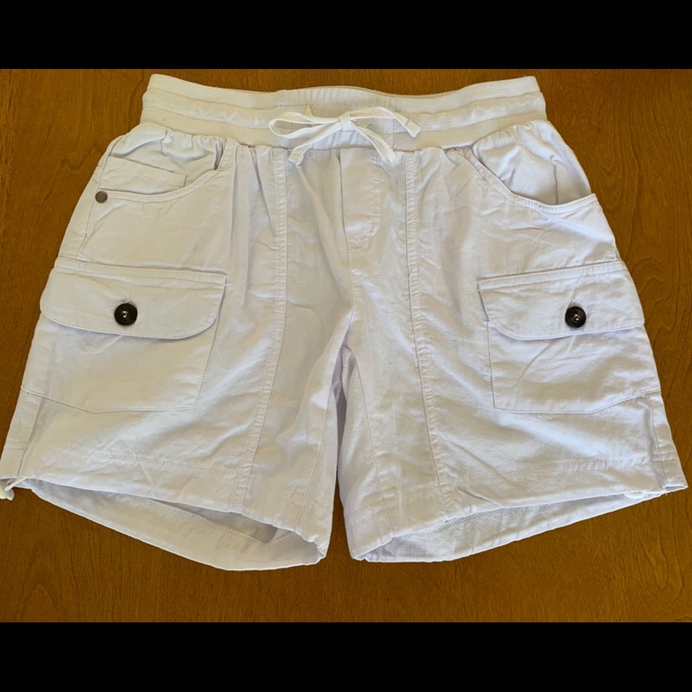 NWT LF Women’s White Shorts. Size 8